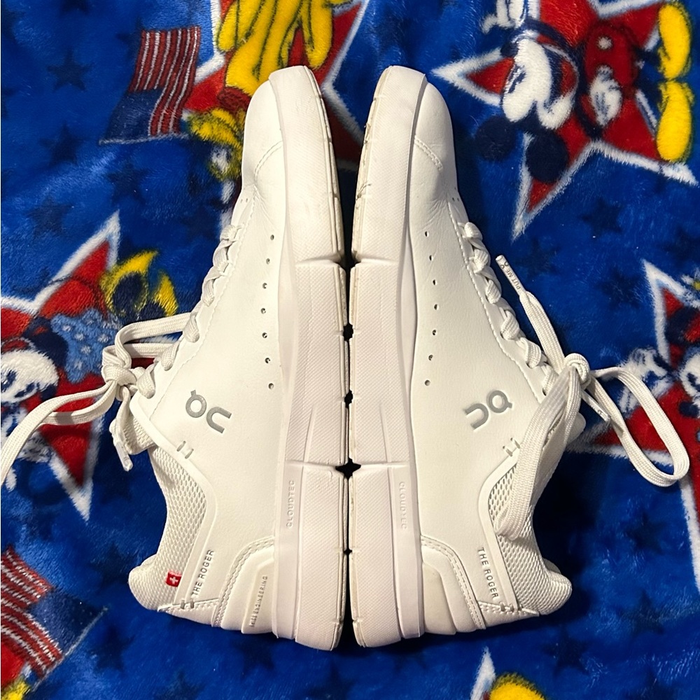 On Women’s THE ROGER Advantage Shoes